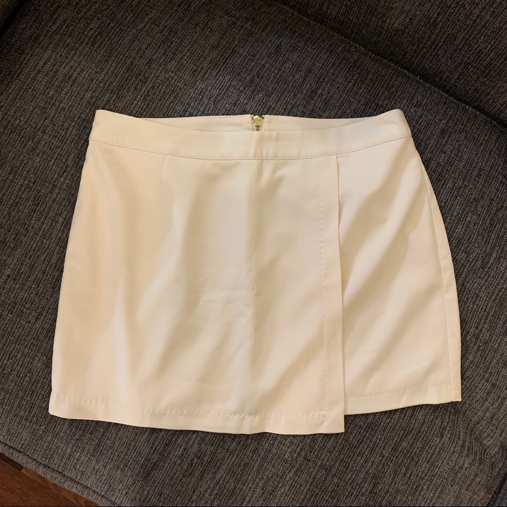Forever 21 Asymmetric Cream Mini Skirt Size L